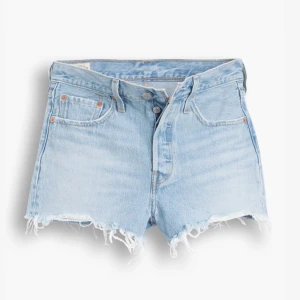 501 shorts  - Säljer dessa 501 Levis shorts då dom inte kommer till användning. Nypris 639 säljer för 349💗Dom är i bra skick använda en gång