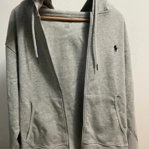 Ralph Lauren - Tjena säljer denna väldigt fina tröja. Varför har säljer den är för den var förstor på mig 