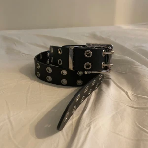 Bälte Grunge - Grunge bälte från Pull&Bear 💕 Säljer pga inte längre min stil. inga defekter. 20kr plus frakt 