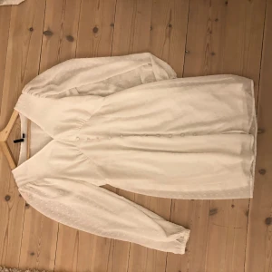 Vit sommar klänning - Vit fin klänning till sommaren. 