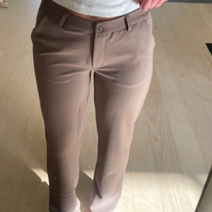 Bruna kostymbyxor  - Helt nya, aldrig använda!