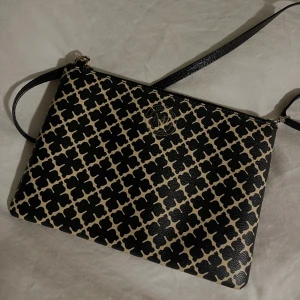 By Marlene Birger väska - Säljer denna fina väska ifrån By Marlene Birger. Knappt använd som i nyskick! 