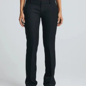 Lågmidjade kostymbyxor  - Superfina lågmidjade kostymbyxor från bikbok. Jätte fin passform!! 🙌🏻 Storlek 34, säljer pga att dem inte kommer till användning tyvärr. Köpta ca 449kr. Inga defekter, kontakta privat för fler bilder. Köparen står för frakten. Pris kan diskuteras❤️🙌🏻