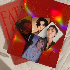 Monsta X Fatal Love album 4 verisioner + Photocards - Silver och röd Fatal Love album 4 verisioner alla för 400 eller 250 vid köp av 2