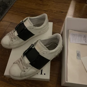 Valentino skor - Svarta valentino skor 