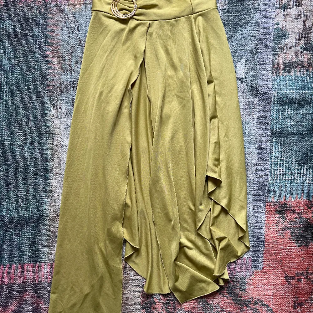Matchande top och kjol från Jaded London. Storlek XS på båda, använd fåtal gånger! Köps bara i set . Toppar.