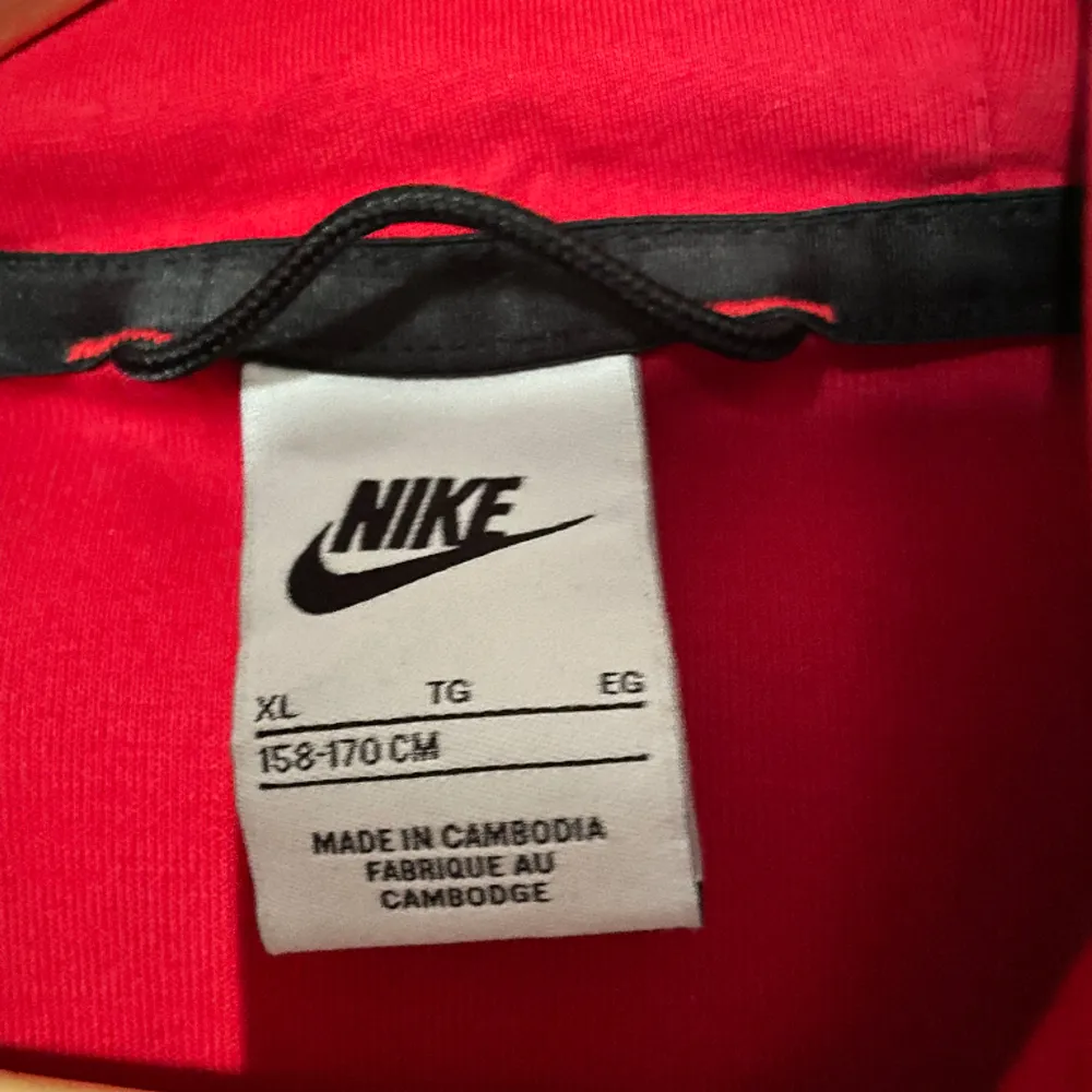 Nike tech Fleece röd ny skick . Hoodies.