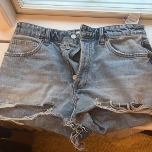 Jeansshorts - Fina blå jeansshorts från zara 