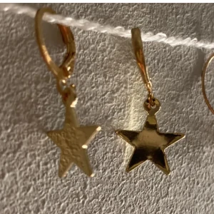 Guld örhängen  - Jätte fina guld örhängen som aldrig är använda!💛 köparen står för frakt 