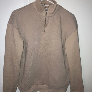 Studio Total half zip - Inga skador, sällan använda, Storlek S