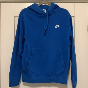 Nike hoodie, luvtröja - Blå hoodie från Nike. Herrstorlek: S Bra skick. 
