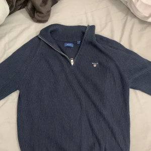 Gant half zip - Storlek 14 år, jätte bra skick, knappt använd 
