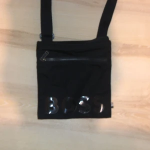 Boss Väska - Kan reglera storlek. Inte mycket använd