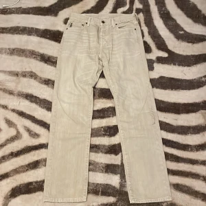 Vintage A&F jeans - Tja säljer ett par vintage A&F jeans i bra skick förutom en lite fläk benet men det går att ta bort! Tveka inte vid frågor!