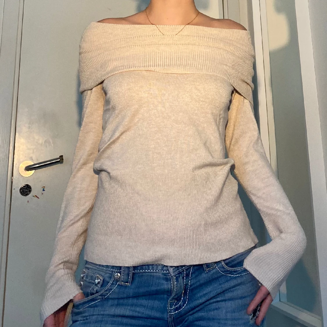 Stickad off-shoulder 