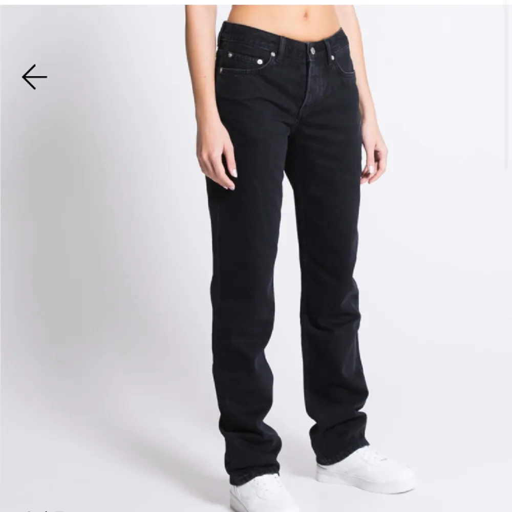 Säljer ett par svarta o ett par gråa jeans, från lager 157, modellen icon, bra skick. Storlek xs på båda. 100kr st . Jeans & Byxor.