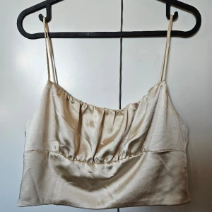 Topp - Topp från zara storlek m