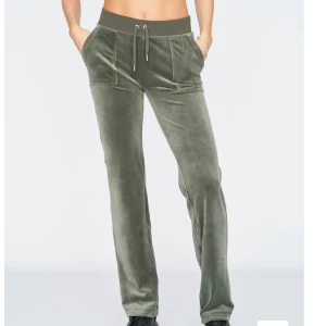 Juicy couture - Juicy byxor i bra skick, super sköna men kommer inte till användning för mig längre.