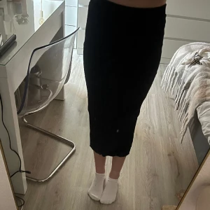 Lång kjol  - Jätte fin lång kjol ifrån zara som aldrig är använd💕