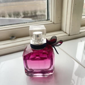 Ysl parfym - Ysl parfym som ä använd men tröttnat på doften! 30 ml