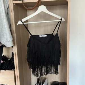 Fest topp - Svart fest topp från nakd