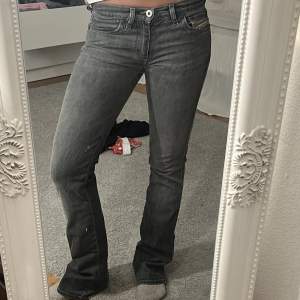 Så snygga gråa diesel jeans!!💕