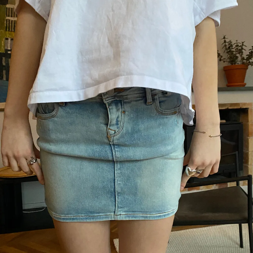 Jätte fin Ltb jeans kjol!! Aldrig använd i nyskick. Köpt för 455kr pris går att diskutera!!. Kjolar.