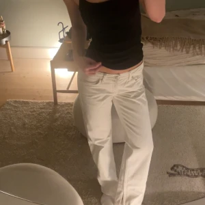 Vita jeans - Raka vita jeans från weekday🤩