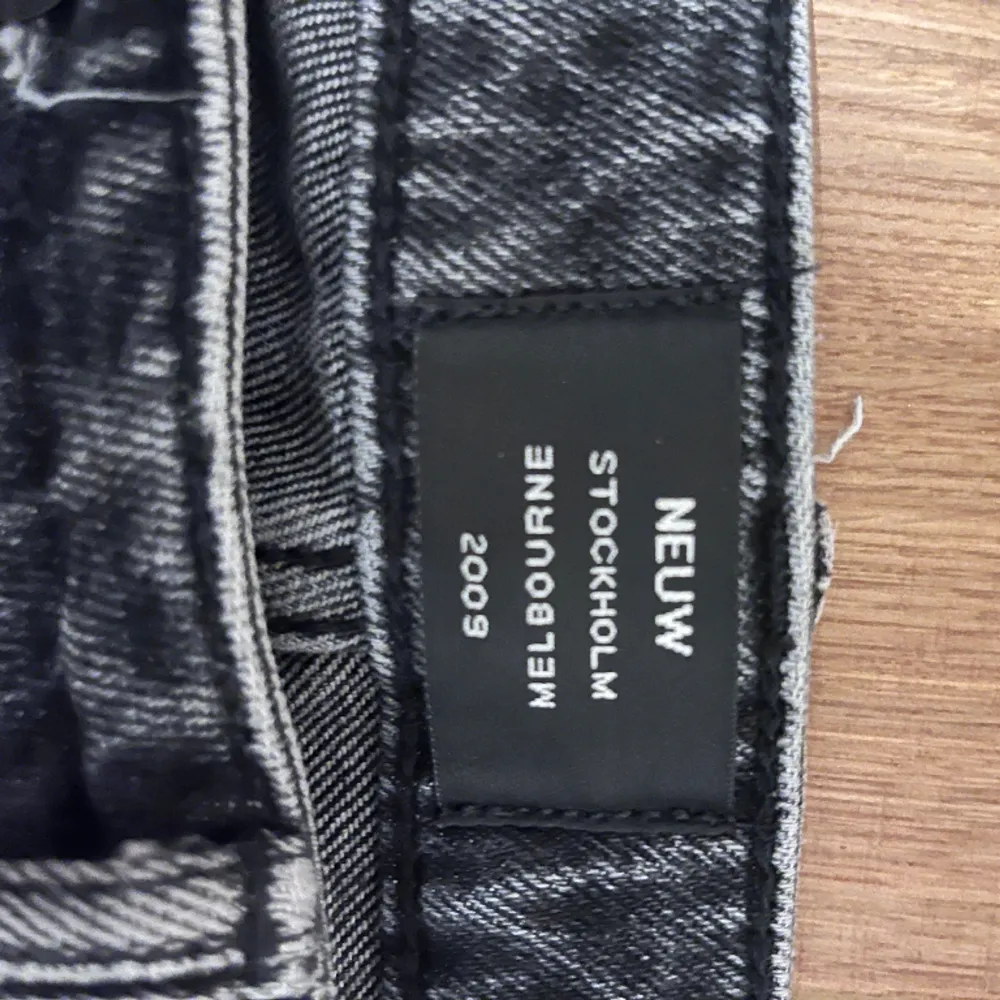 Säljer mina gamla byxor för dom inte passar längre skick 9/10 (Pris kan diskuteras) nypris 1450. Jeans & Byxor.