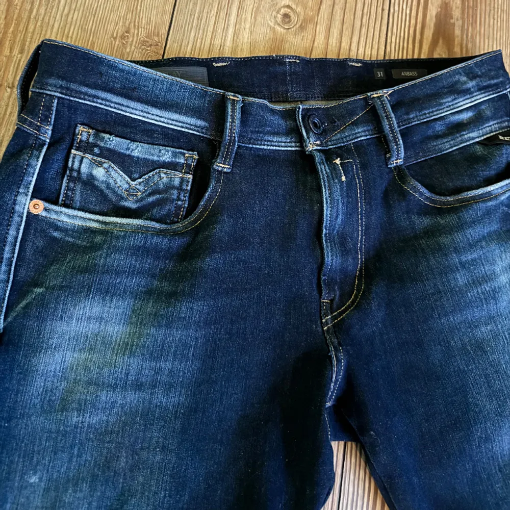 Säljer av en del jeans eftersom jag gått upp i vikt. Passar inte längre mig så säljer vidare för ett schysst pris! Inköpta för några månader sedan. . Jeans & Byxor.
