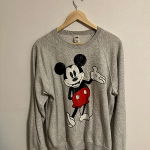 Mussepigg sweatshirt  vintage - Storlek M Sitter bra på både tjejer och killar  Ganska tunn