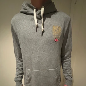 Morris hoodie  - Säljer denna hoodie från Morris den är som ny.