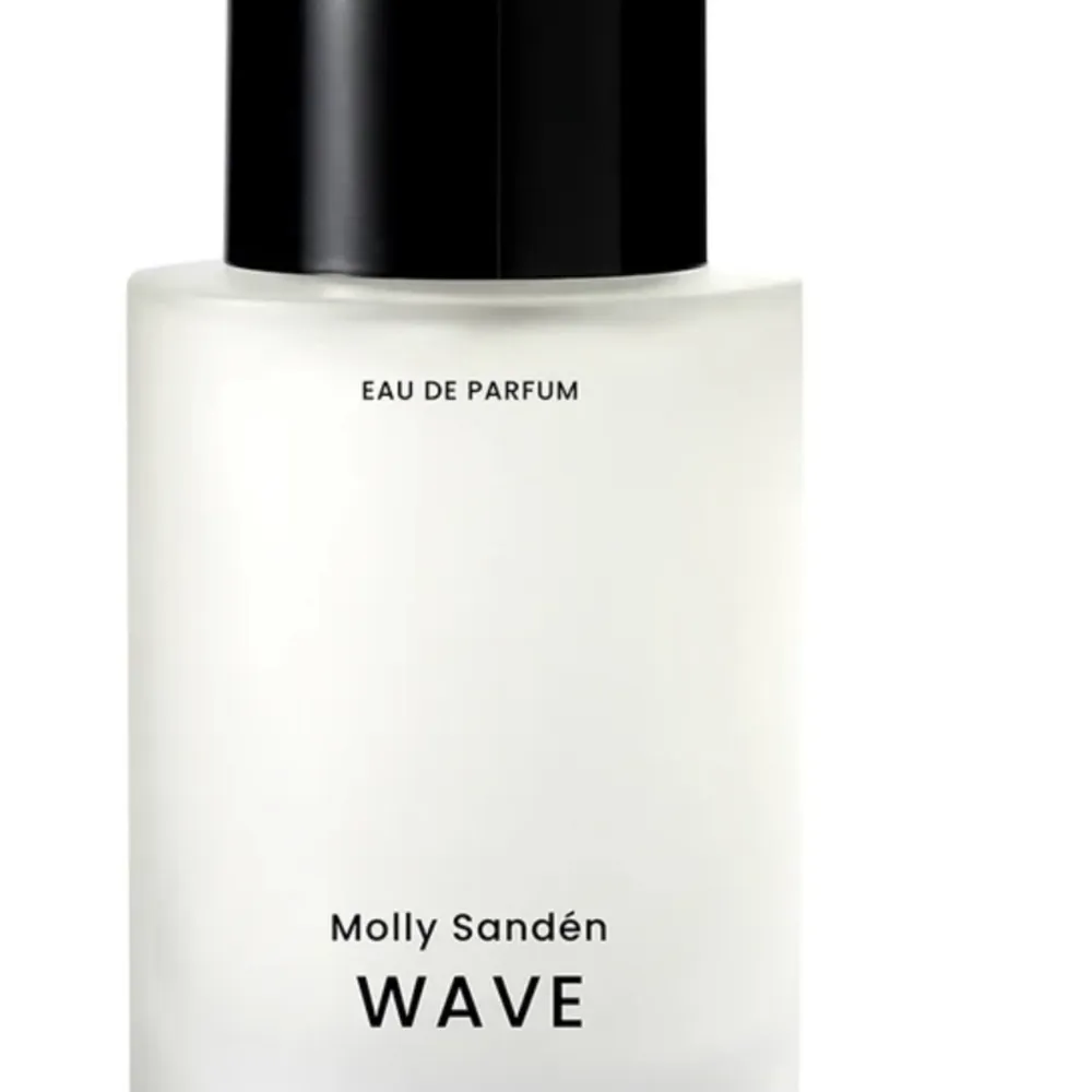 Säljer endast Molly Sandén parfymen (wave) som är en DUPE på Valentino🤍 Helt oanvänd . Accessoarer.