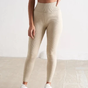 Aim’n ribbed seamless tights XS - Nya leggings från Aim’n använda fåtal gånger, som nya. Storlek XS. Dem är samma färg som första bilden. Dåligt ljus på min egen kamera.