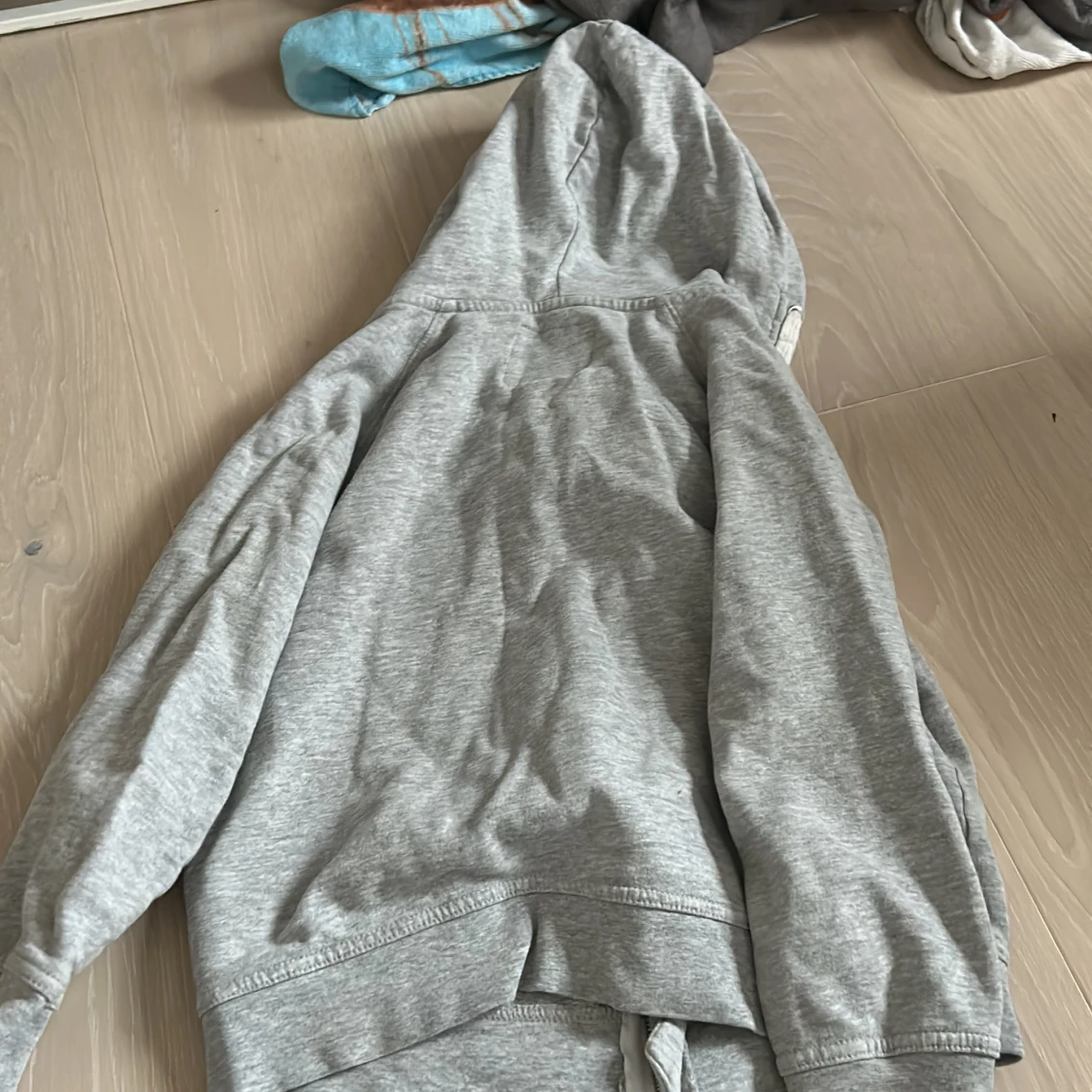 En dragkedje tröja  - 91