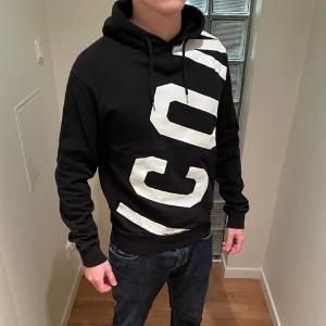 Dsquared2 hoodie - Dsquared2 hoodie, mycket bra skick! Nypris ca 3500kr 