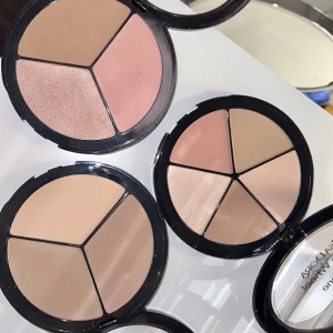 Isadroa paletter - Jag har 3st isadora paletter. En med bara contour och Bronzer. En med blandad för full face och en med Bronzer, blush och highligter❤️kan sälja separat 