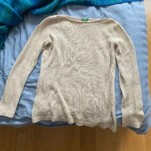 Stickad tröja  - Fin beige stickad tröja. Storlek s-m 