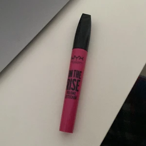 Nyx on the rise mascara  - Säljer denna maskara då den inte fungerande för mig, endast testad 💗