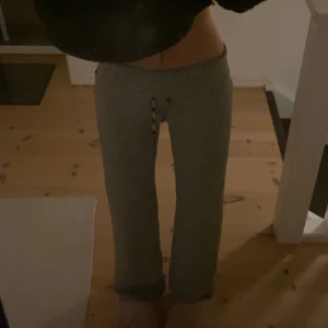 Stronger byxor - Säljer mina gröna stronger byxor i storlek xs men skulle nog säga att dom även passar xxs och s. Dom är i fint skick och använda ett fåtal gånger☺️