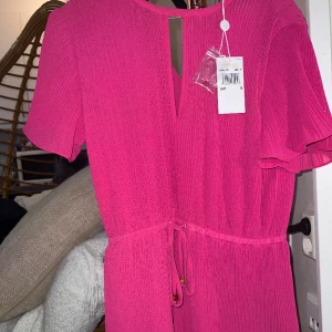 Michael Michael Kors blus  - Ny fin blus i storlek 4(USA), passar S/M Fin, utmärkt till våren! Michael Kors  Tags kvar