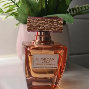 Parfym - Giordani Gold/ Cirka 85% kvar i flaskan