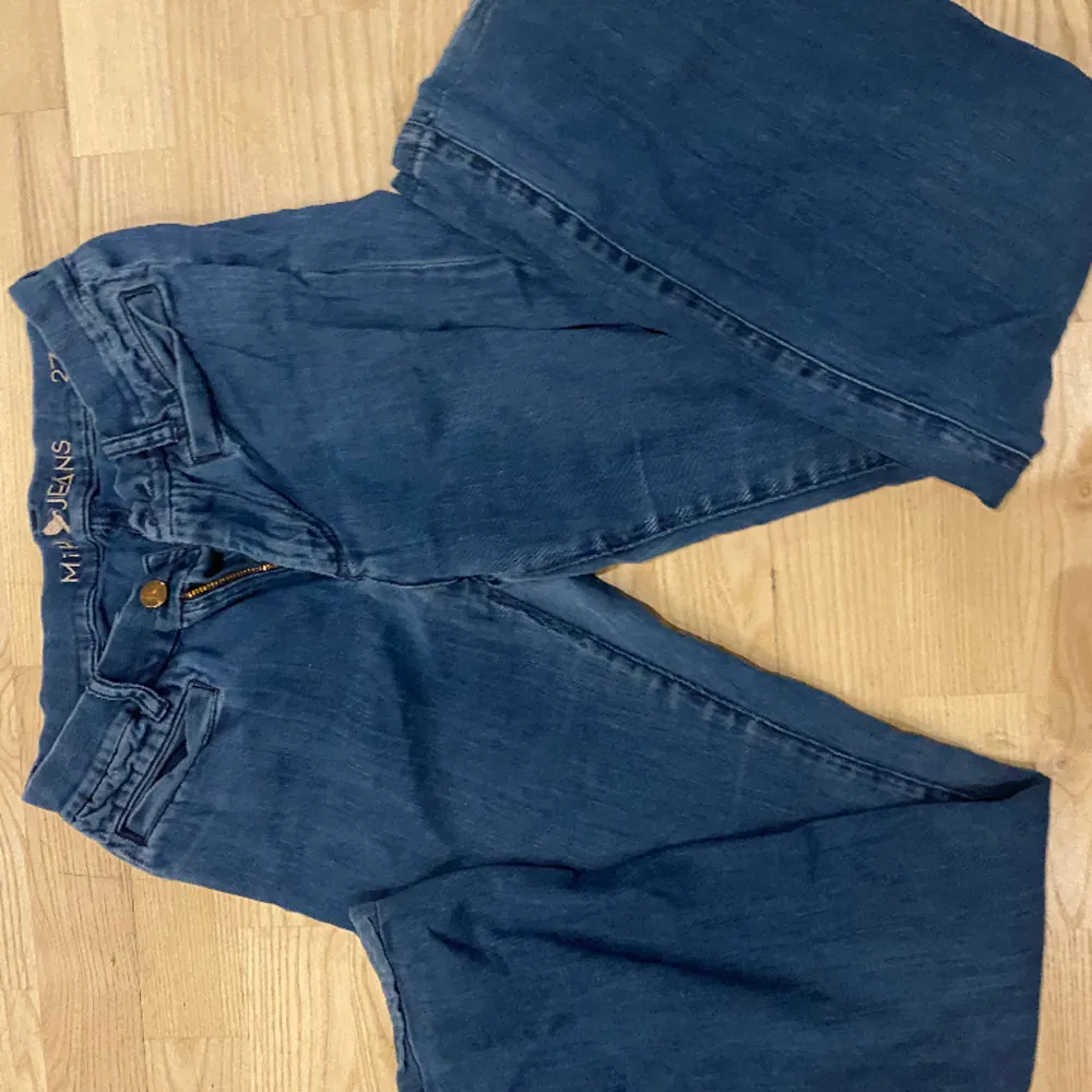 Fina mörkblå jeans från mih🕊️jeans❤️inga difekter . Jeans & Byxor.