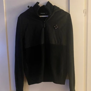 Jlinderberg cardigan - Jlinderberg cardigan i nyskick, nypris 3400. Bara att skriva om du har frågor!