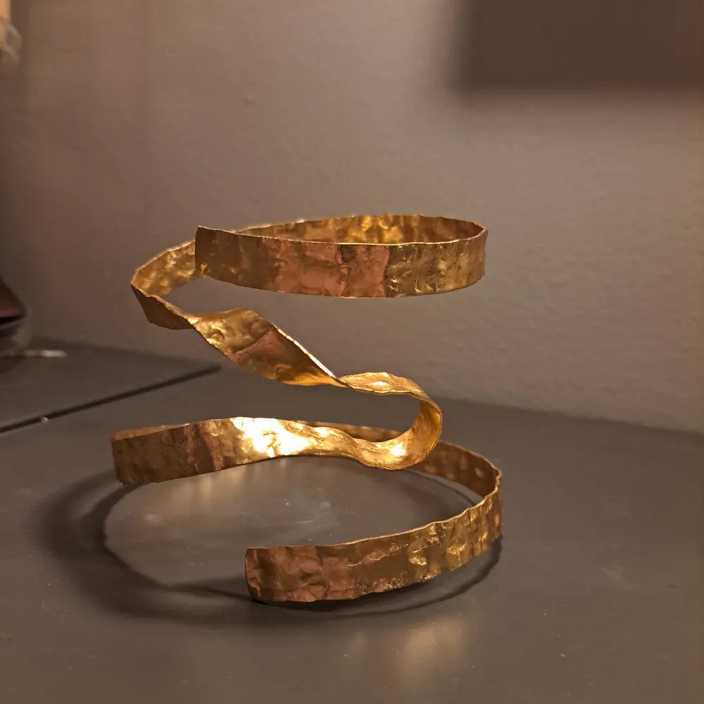 Säljer detta arbandet eftersom den inte längre kommer till någon användning.💕✨️. Asusteet.
