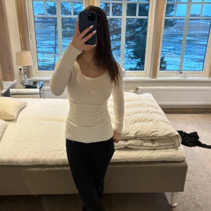 Victorias secret  - Stickad topp från Victorias secret med knytning vid ryggen. Jätte fin, lite nopprig men det går att lösa💕öppen i ryggen 