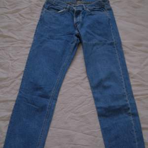 Great condition asket washed denim jeans in mid blue and made in Italy. Worn but no signs of wear. Measurements on request :)