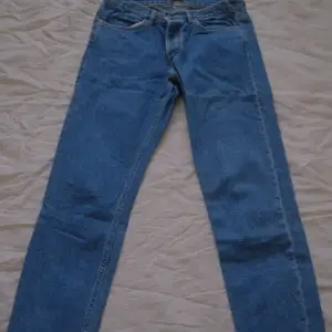 Great condition asket washed denim jeans in mid blue and made in Italy. Worn but no signs of wear. Measurements on request :)