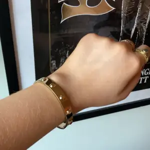 Så fint armband från Michael kors, köpt här på plick.  Prisförslag? 