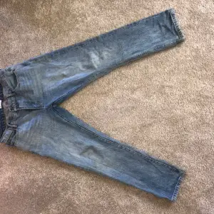 Säljer woodbird jeans. knappt använda.